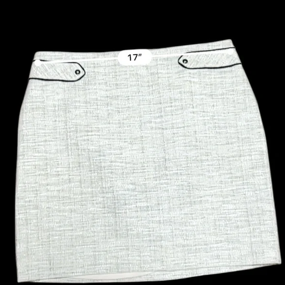 NWT White House Black Market Textured Cream Mini Skirt. Size 12 - Picture 4 of 8